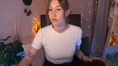 Lilian online show from 10-08-25, 06:44