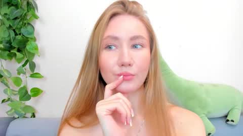 Lili online show from 09-16-25, 02:23