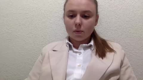 Snapshot of lillianx9zbld chatting on 10-18-25, 11:00 Lily online show from 10-18-25, 11:00
