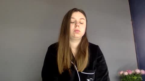Snapshot of lillianx9zbld chatting on 10-21-25, 07:31 Lily online show from 10-21-25, 07:31