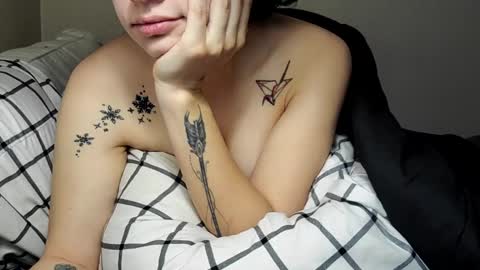 Snapshot of lilly49547 chatting on 12-16-24, 04:16 Lilly online show from 12-16-24, 04:16