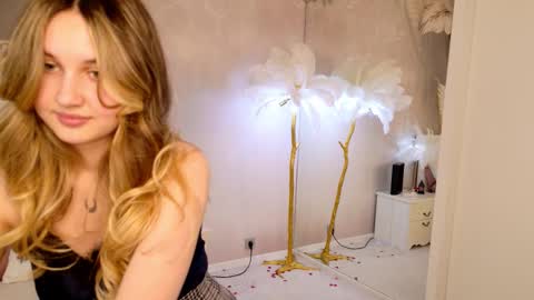 Lilly online show from 03-28-26, 01:00