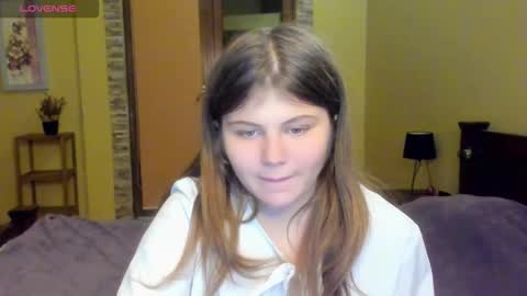 Snapshot of lilly_jess chatting on 10-20-25, 07:03 Lilly online show from 10-20-25, 07:03