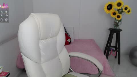 Lilly online show from 09-22-25, 01:24