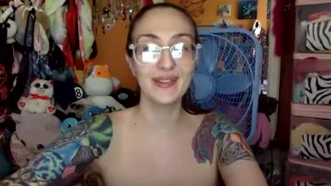 Snapshot of lillylushabae chatting on 10-07-25, 07:33 hi guys im back on here 3 online show from 10-07-25, 07:33