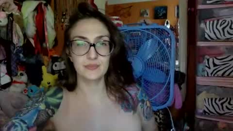 Snapshot of lillylushabae chatting on 10-18-25, 07:36 hi guys im back on here 3 online show from 10-18-25, 07:36