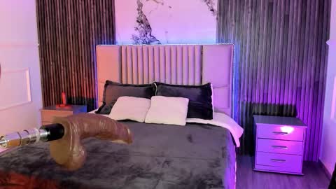 Lilly Ortiz online show from 10-15-25, 07:58