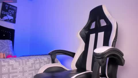 Lilly online show from 11-08-25, 01:22