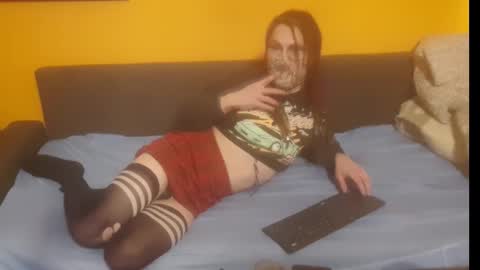 Snapshot of lillysissi chatting on 12-22-25, 01:02 Lilli Sissy SlutCat online show from 12-22-25, 01:02