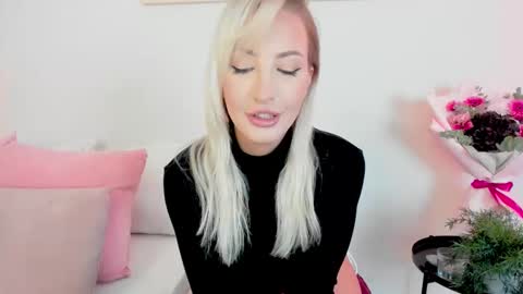 Snapshot of liloukatt chatting on 11-04-25, 12:26 Lilou online show from 11-04-25, 12:26