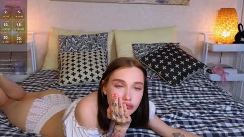 Snapshot of lilpupsonish chatting on 12-11-24, 06:09 Jesse and Grace online show from 12-11-24, 06:09