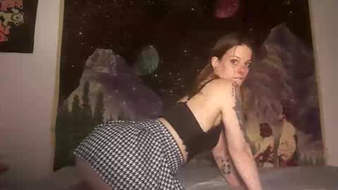 Snapshot of lilsirenluna chatting on 03-01-26, 12:01 Luna online show from 03-01-26, 12:01