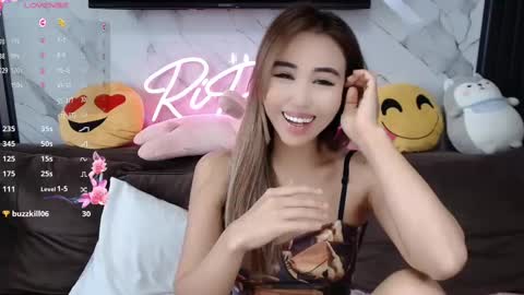 Lily online show from 02-19-25, 05:49