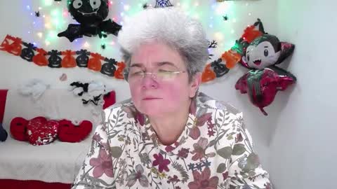 Snapshot of liluyanata chatting on 10-16-25, 12:28 Lilu online show from 10-16-25, 12:28