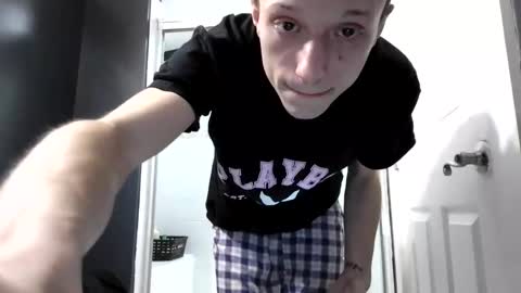 Snapshot of lilvioletxxx chatting on 11-27-25, 05:20 Little Violet online show from 11-27-25, 05:20