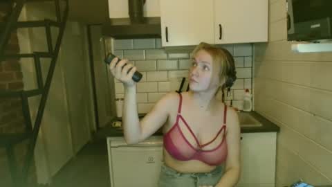 Snapshot of lily_dollyx chatting on 09-30-25, 06:35 Lily dollyx online show from 09-30-25, 06:35