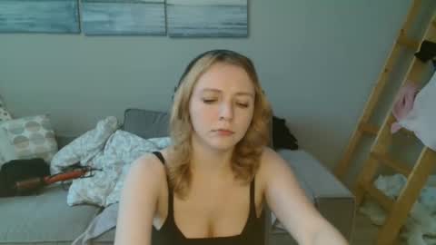 Snapshot of lily_dollyx chatting on 11-20-25, 10:15 Lily dollyx online show from 11-20-25, 10:15