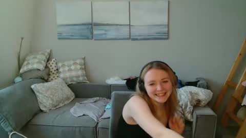 Snapshot of lily_dollyx chatting on 11-22-25, 09:52 Lily dollyx online show from 11-22-25, 09:52