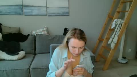 Snapshot of lily_dollyx chatting on 11-28-25, 11:02 Lily dollyx online show from 11-28-25, 11:02