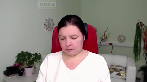 Lily online show from 10-20-25, 04:57