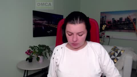 Lily online show from 11-19-25, 04:45