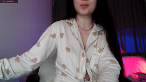 Lily Litle online show from 11-05-25, 08:09