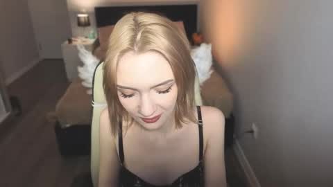 Snapshot of lily_moony chatting on 02-22-26, 12:58 Lily online show from 02-22-26, 12:58