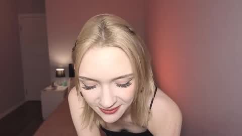 Snapshot of lily_moony chatting on 03-03-26, 12:06 Lily online show from 03-03-26, 12:06