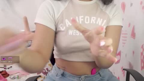 Lily Roberts online show from 11-05-25, 04:51