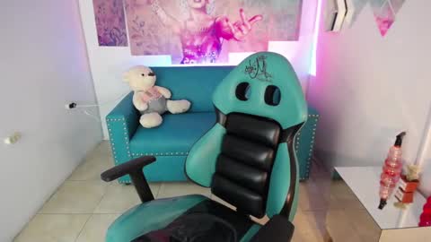Lily online show from 09-17-25, 01:40