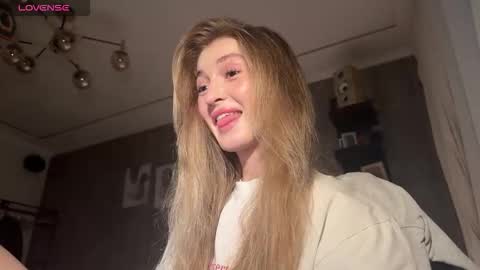 Sophie online show from 09-08-25, 05:23