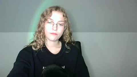 small lily online show from 10-01-25, 03:18