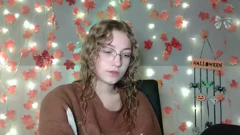 small lily online show from 10-08-25, 11:08