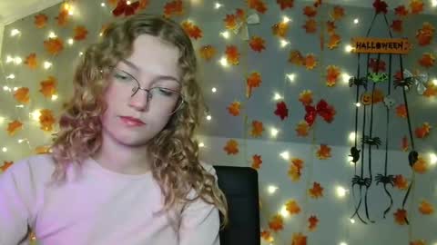 small lily online show from 10-30-25, 06:52