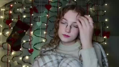 small lily online show from 11-26-25, 06:09