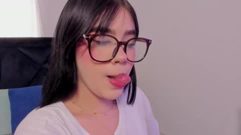 Snapshot of lily_woodz chatting on 02-09-26, 07:07 LilyWoodz online show from 02-09-26, 07:07