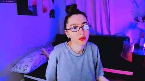 Snapshot of lily_xbaby chatting on 11-12-25, 09:32 LILY online show from 11-12-25, 09:32