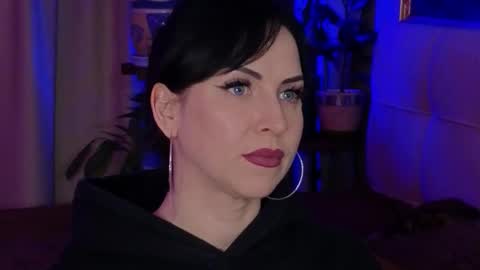 Snapshot of lilyconor chatting on 11-10-25, 04:06 Lily online show from 11-10-25, 04:06