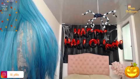 lilyfox23 online show from 10-31-25, 01:34