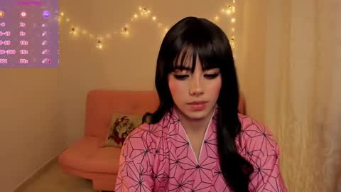 Snapshot of lilyrouse_ chatting on 01-10-25, 05:05 lily help me to collect more cosplay online show from 01-10-25, 05:05