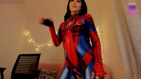 Snapshot of lilyrouse_ chatting on 01-16-25, 05:00 lily help me to collect more cosplay online show from 01-16-25, 05:00