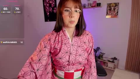 Snapshot of lilyrouse_ chatting on 09-17-25, 04:03 lily help me to collect more cosplay online show from 09-17-25, 04:03
