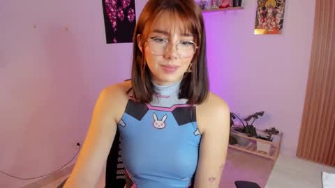 Snapshot of lilyrouse_ chatting on 09-24-25, 04:38 lily help me to collect more cosplay online show from 09-24-25, 04:38