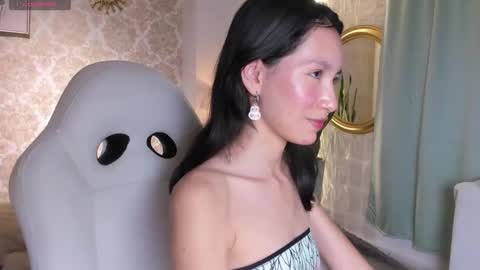 lilythea_ online show from 11-16-25, 10:04