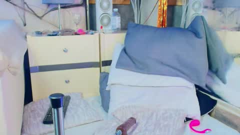 Lilly online show from 10-11-25, 01:42