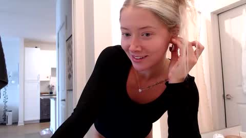 Lily Monroe online show from 10-26-25, 07:31