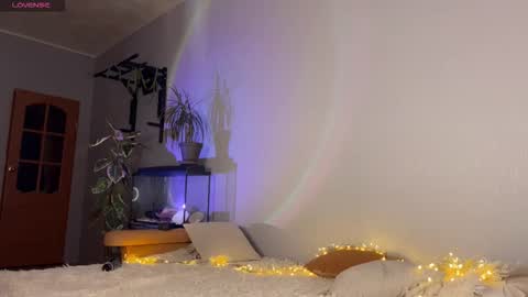 lin_cherie online show from 11-18-25, 04:55