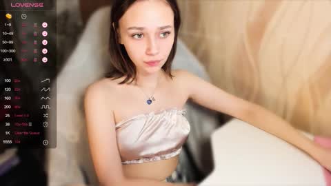 Snapshot of lina_and_lion chatting on 10-22-25, 05:52 Scarlet online show from 10-22-25, 05:52