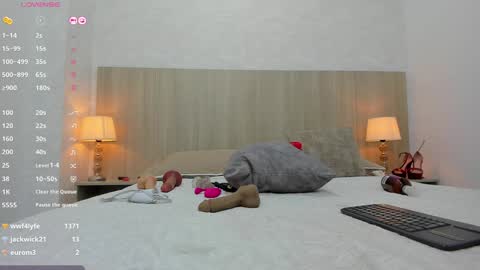 Snapshot of lina_garcia chatting on 02-01-25, 02:45 online show from 02-01-25, 02:45