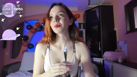 Lina online show from 11-10-25, 04:33